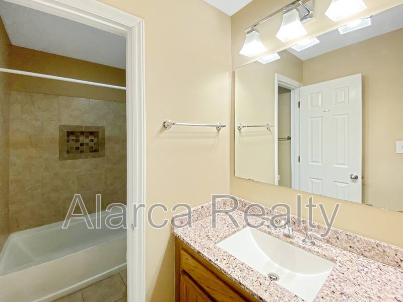 3134 Driftwood Dr #B, Charlotte, NC 28205 - Townhouse for Rent - Image 9