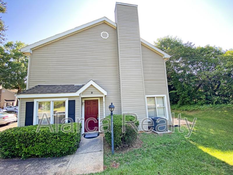 Townhouse for rent at 3134 Driftwood Dr #B, Charlotte, NC 28205