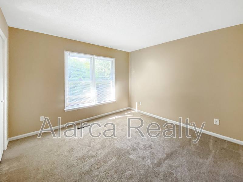 3134 Driftwood Dr #B, Charlotte, NC 28205 - Townhouse for Rent - Image 8