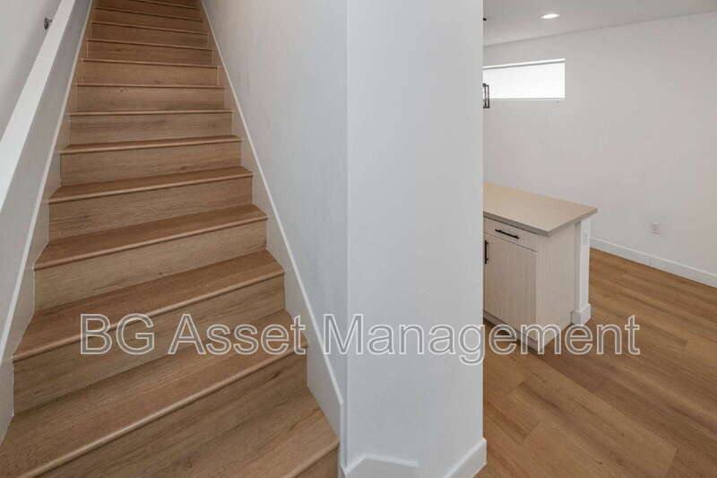 Townhouse for rent at 3909 Wattling St, Oakland, CA 94601