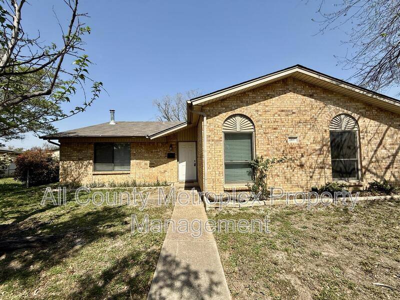 House for rent at 2107 Rockwood Dr, Carrollton, TX 75007