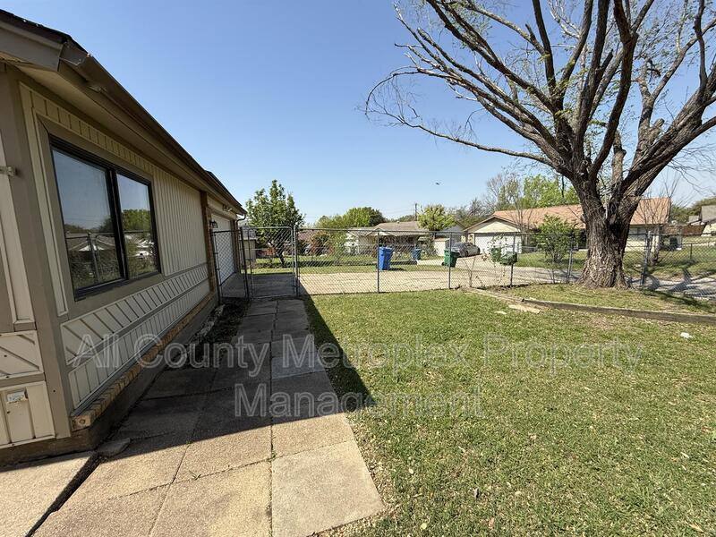 House for rent at 2107 Rockwood Dr, Carrollton, TX 75007