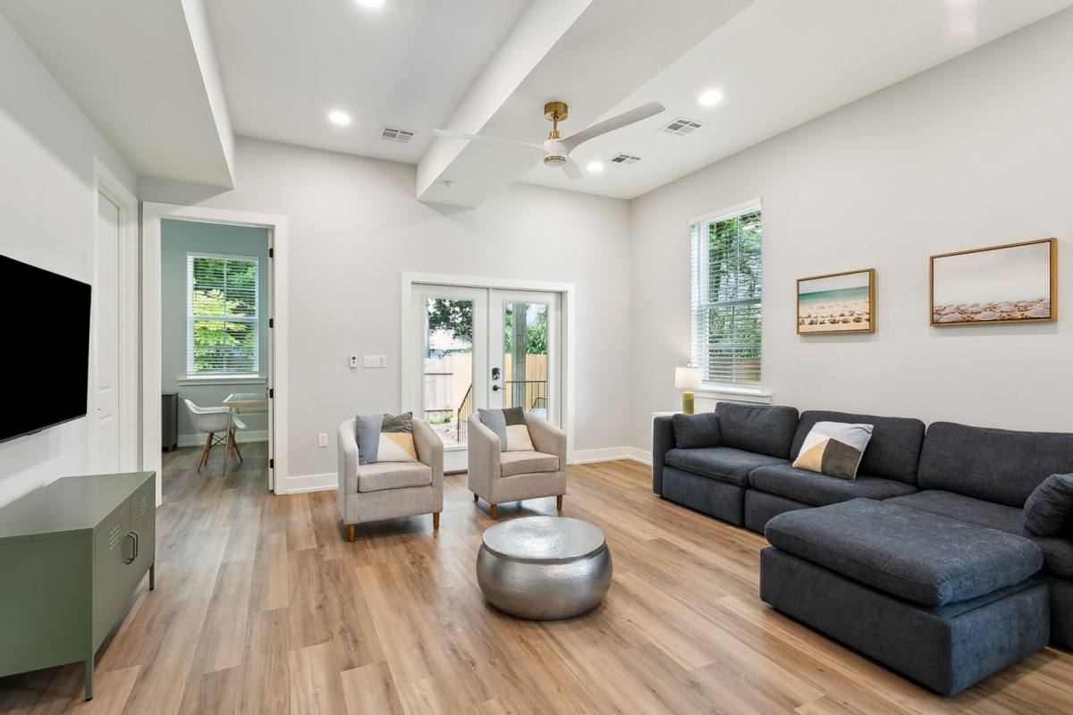 Apartment for rent at 7417 Burthe St #1B, New Orleans, LA 70118
