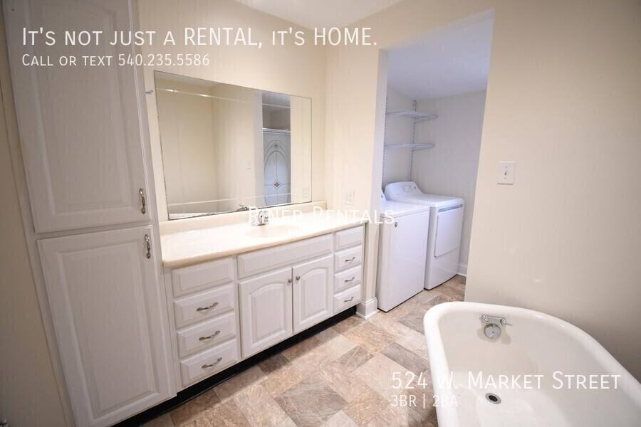 Apartment for rent at 524 W Market St, Harrisonburg, VA 22802