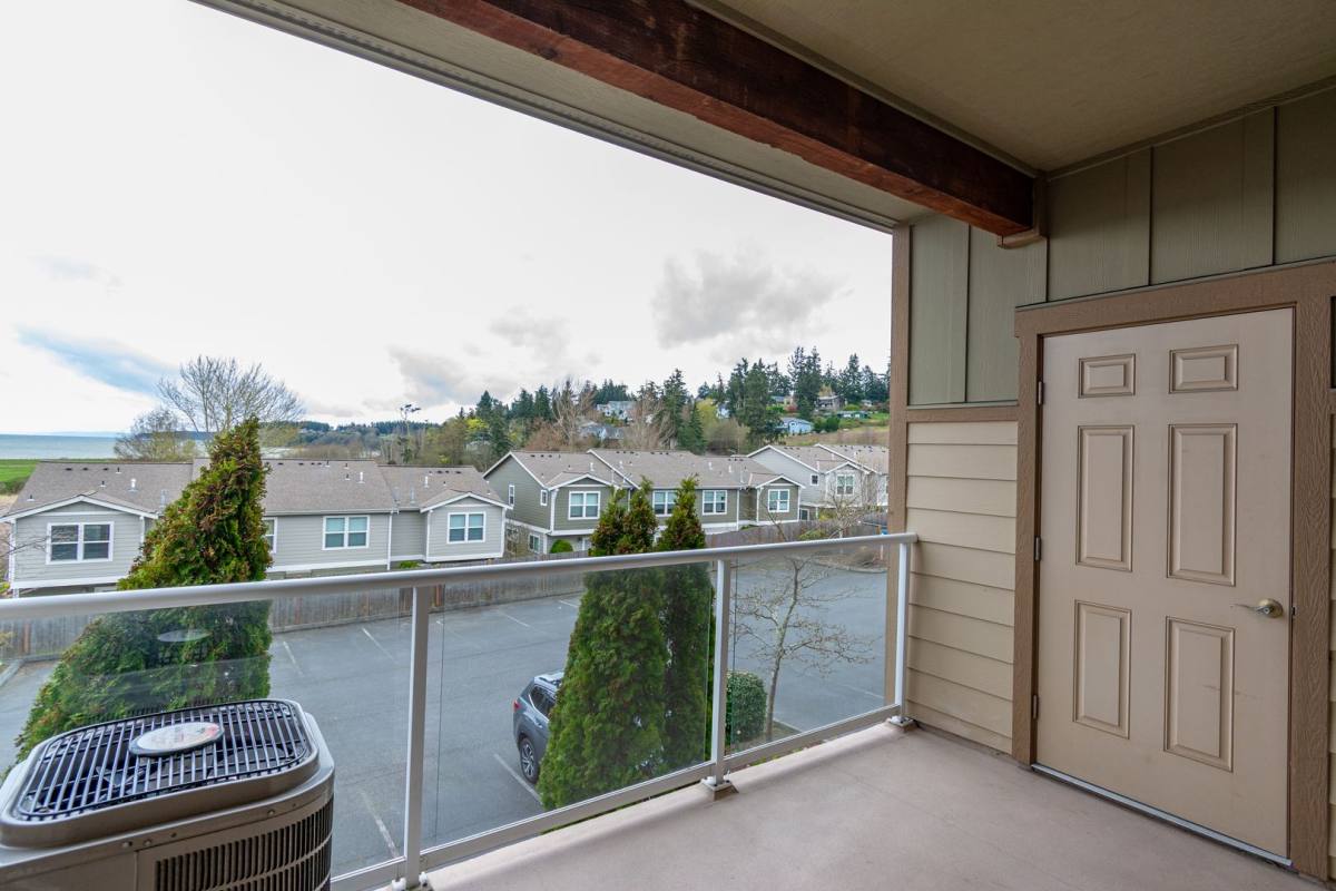 Condo for rent at 1850 SW Scenic Heights St, Oak Harbor, WA 98277