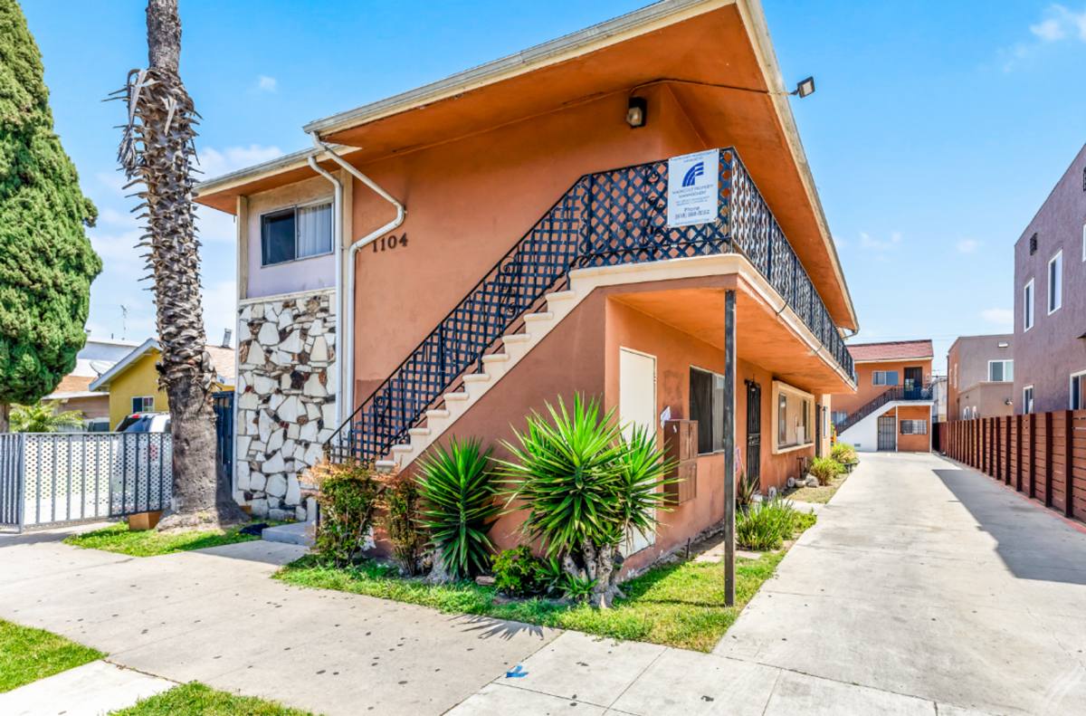 Apartment for rent at 1104 Cherry Ave, Long Beach, CA 90813