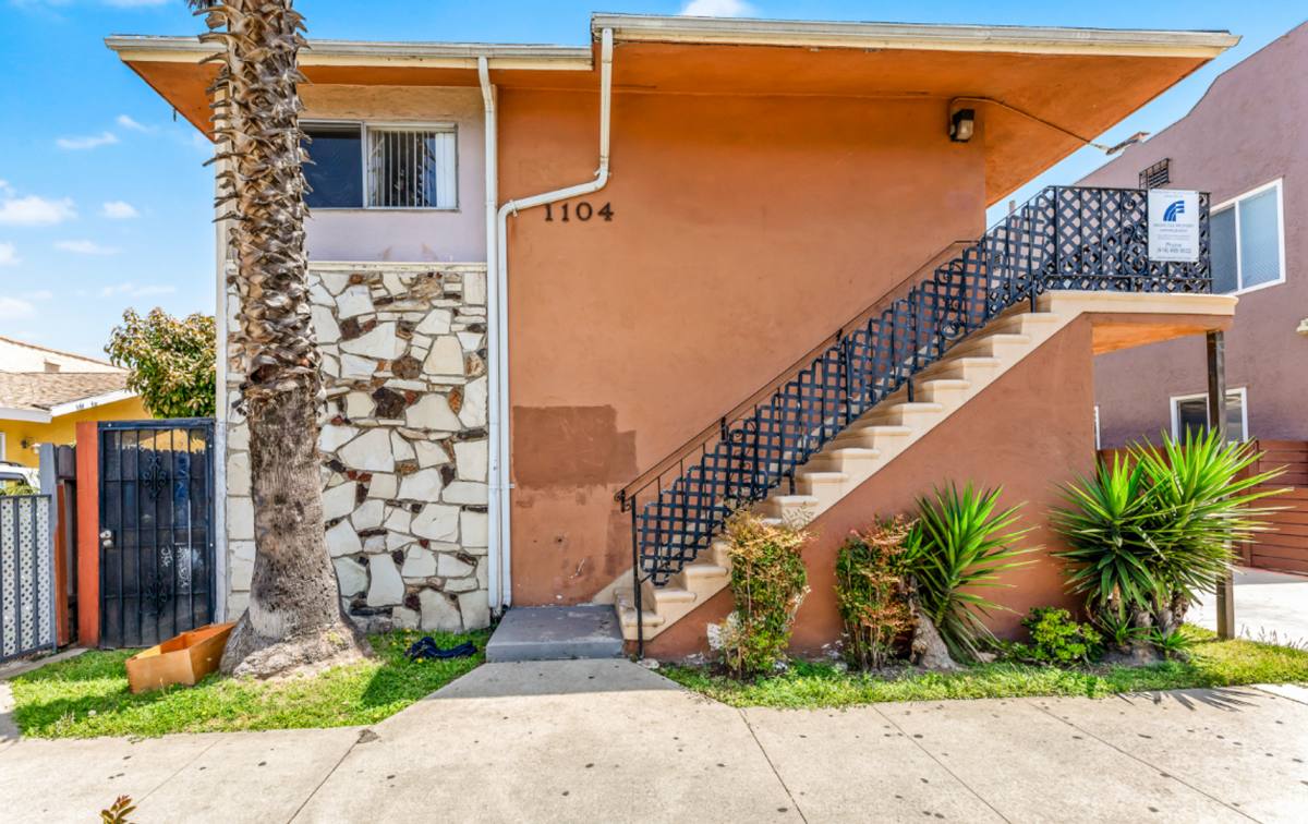 Apartment for rent at 1104 Cherry Ave, Long Beach, CA 90813