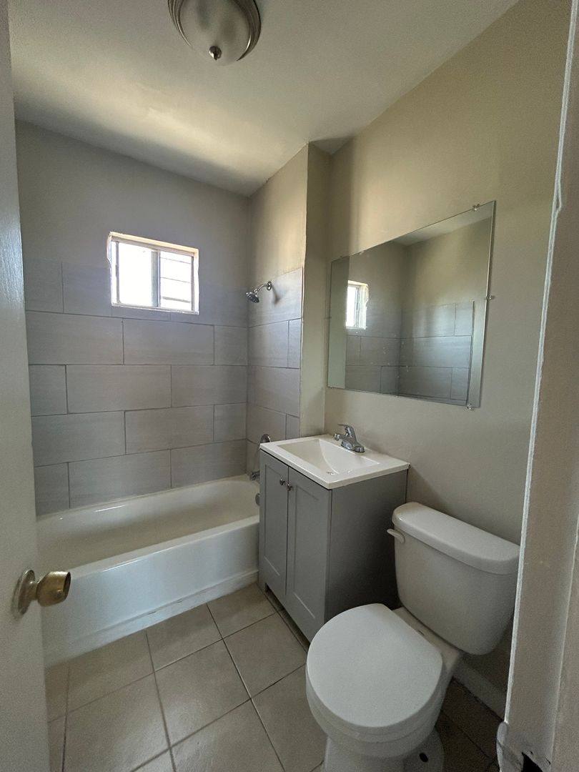 Apartment for rent at 1104 Cherry Ave, Long Beach, CA 90813