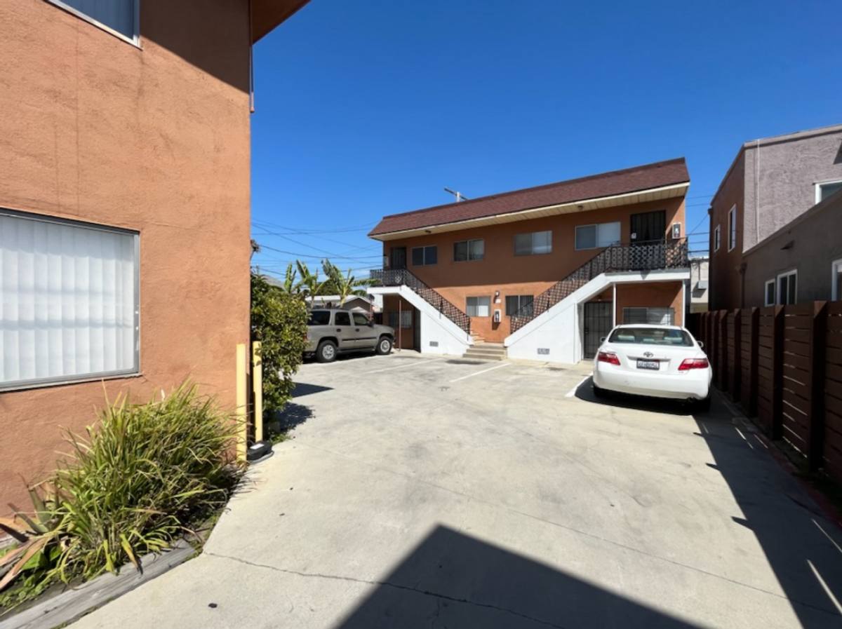Apartment for rent at 1104 Cherry Ave, Long Beach, CA 90813