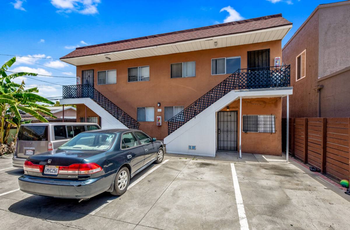 Apartment for rent at 1104 Cherry Ave, Long Beach, CA 90813