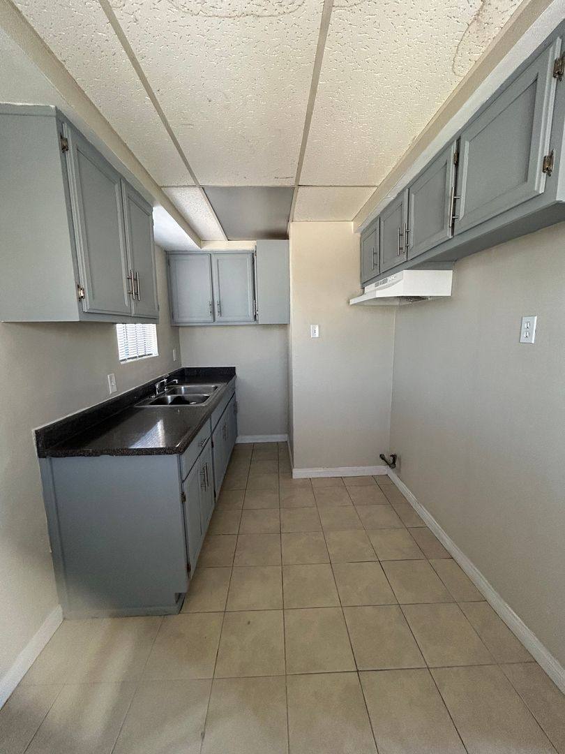 Apartment for rent at 1104 Cherry Ave, Long Beach, CA 90813