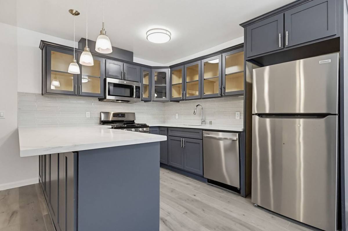 Apartment for rent at 6113 8th Ave #3, Los Angeles, CA 90043