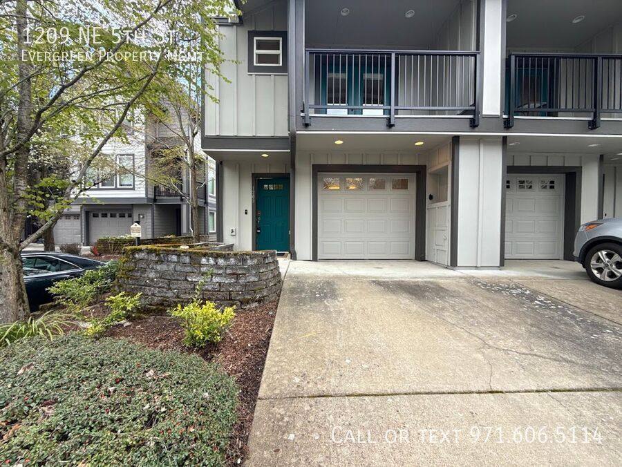 House for rent at 1209 NE 5th St, Gresham, OR 97030