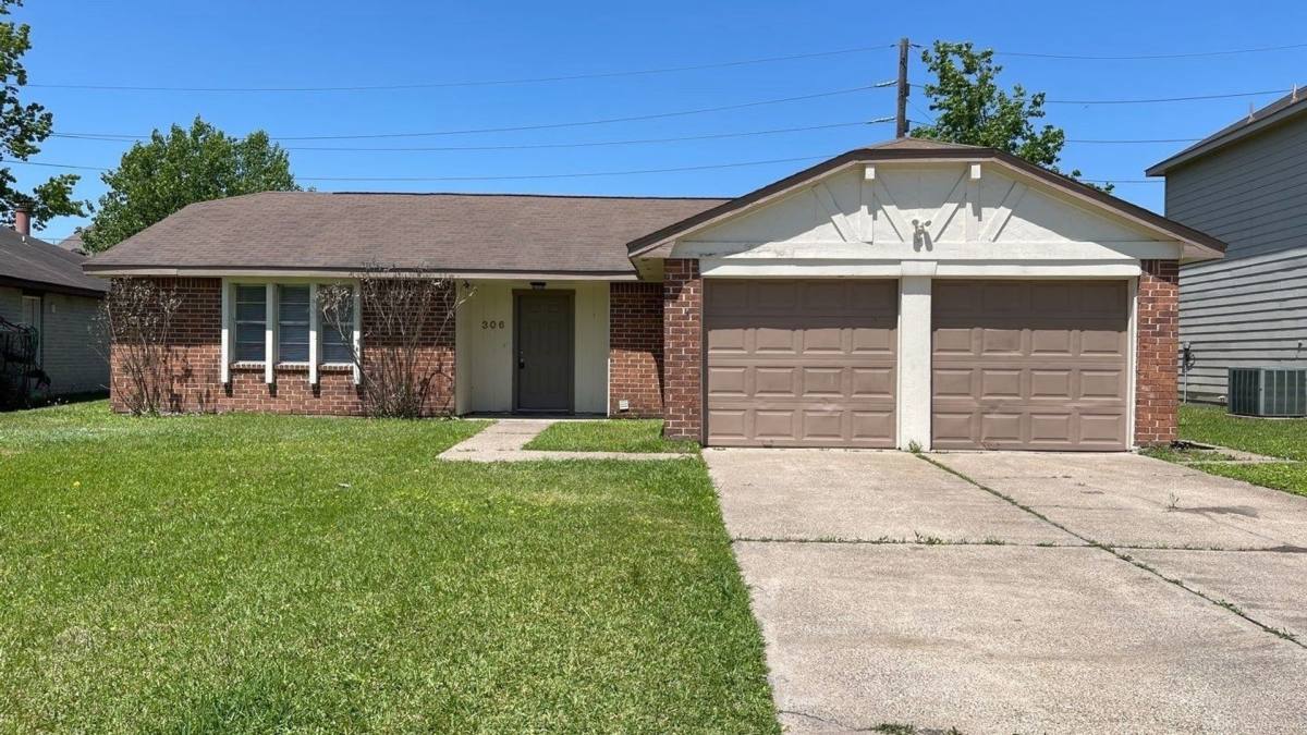 House for rent at 306 Aft Way, Crosby, TX 77532