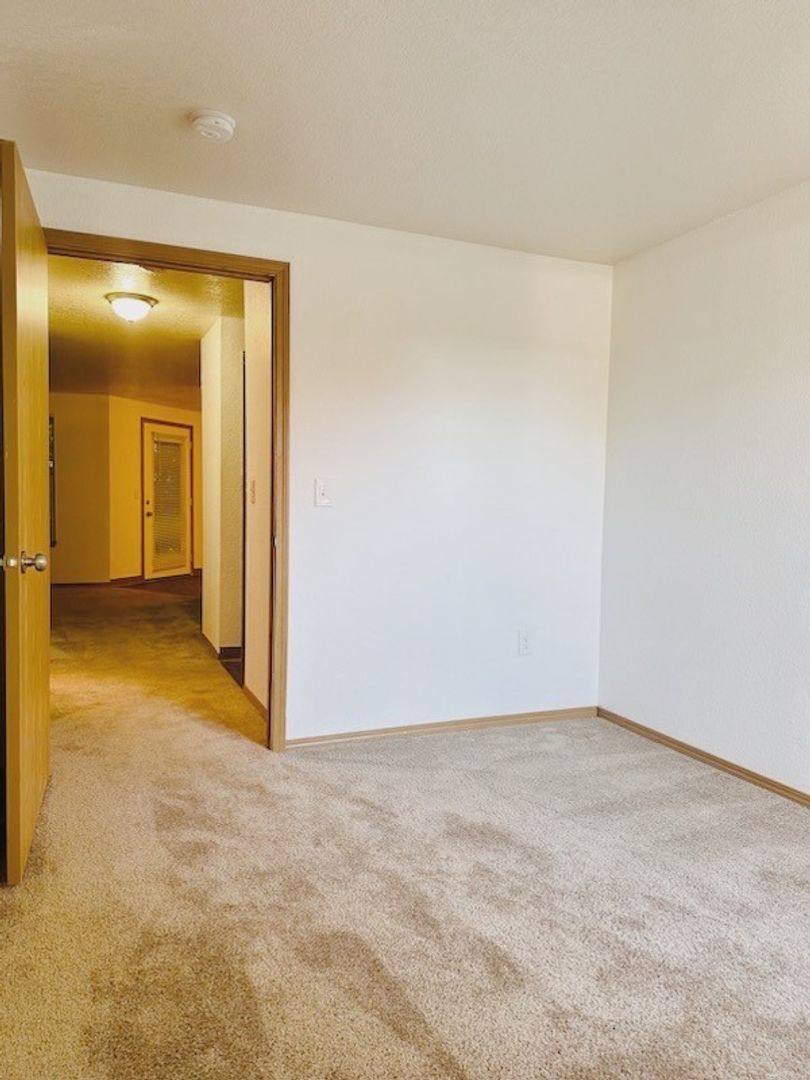 Apartment for rent at 15370 SW Bangy Rd, Lake Oswego, OR 97035