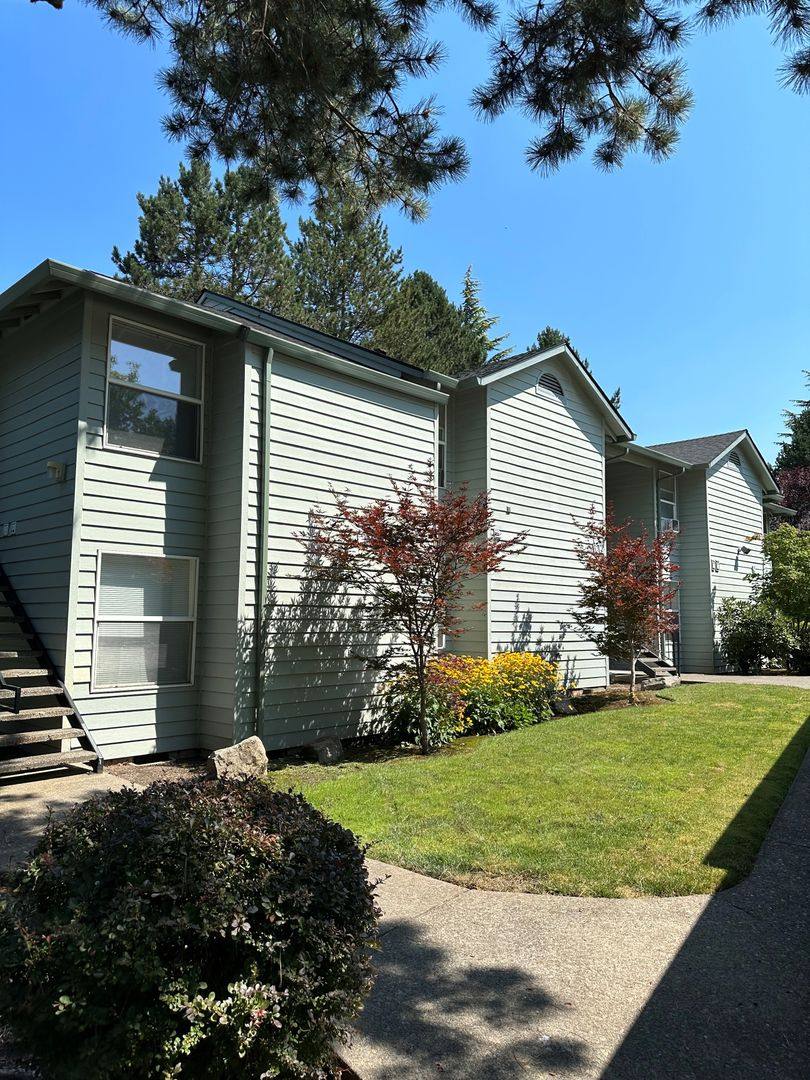 Apartment for rent at 15370 SW Bangy Rd, Lake Oswego, OR 97035