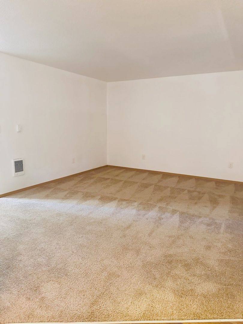 Apartment for rent at 15370 SW Bangy Rd, Lake Oswego, OR 97035
