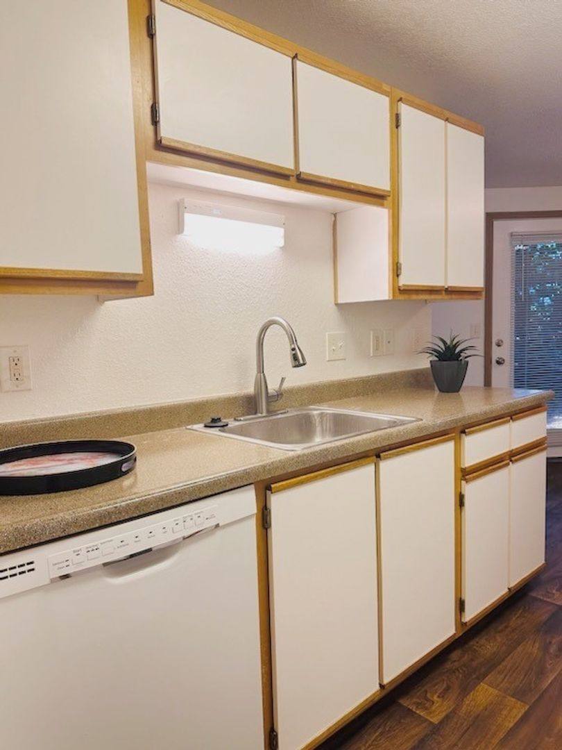 Apartment for rent at 15370 SW Bangy Rd, Lake Oswego, OR 97035