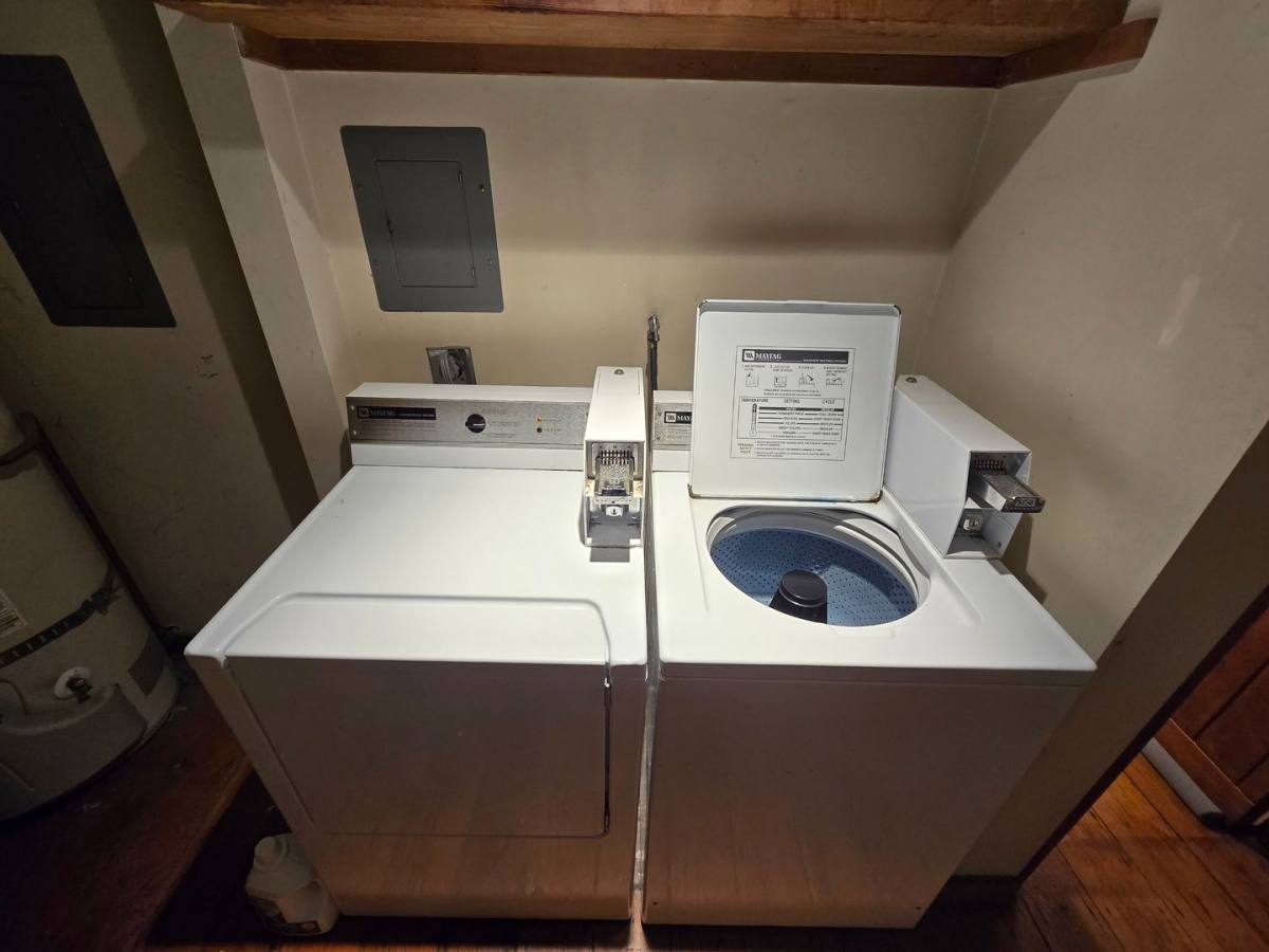 Apartment for rent at 456 W Richmond Ave, Richmond, CA 94801