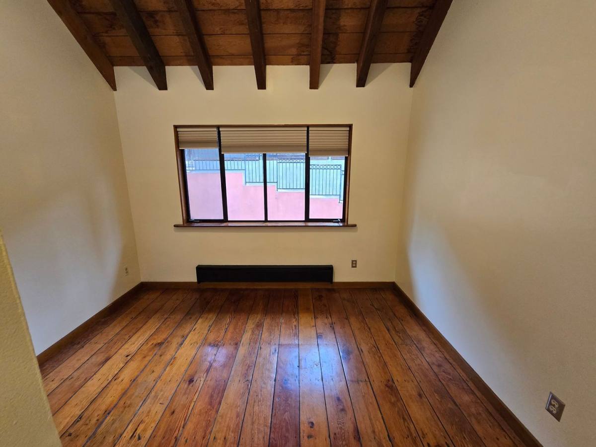 Apartment for rent at 456 W Richmond Ave, Richmond, CA 94801