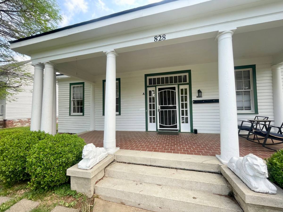 Apartment for rent at 828 Jefferson St, Jackson, MS 39202