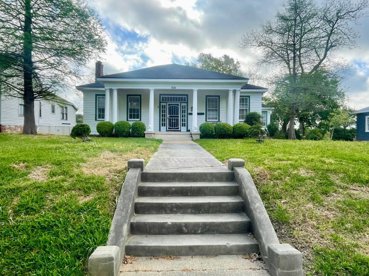 Apartment for rent at 828 Jefferson St, Jackson, MS 39202