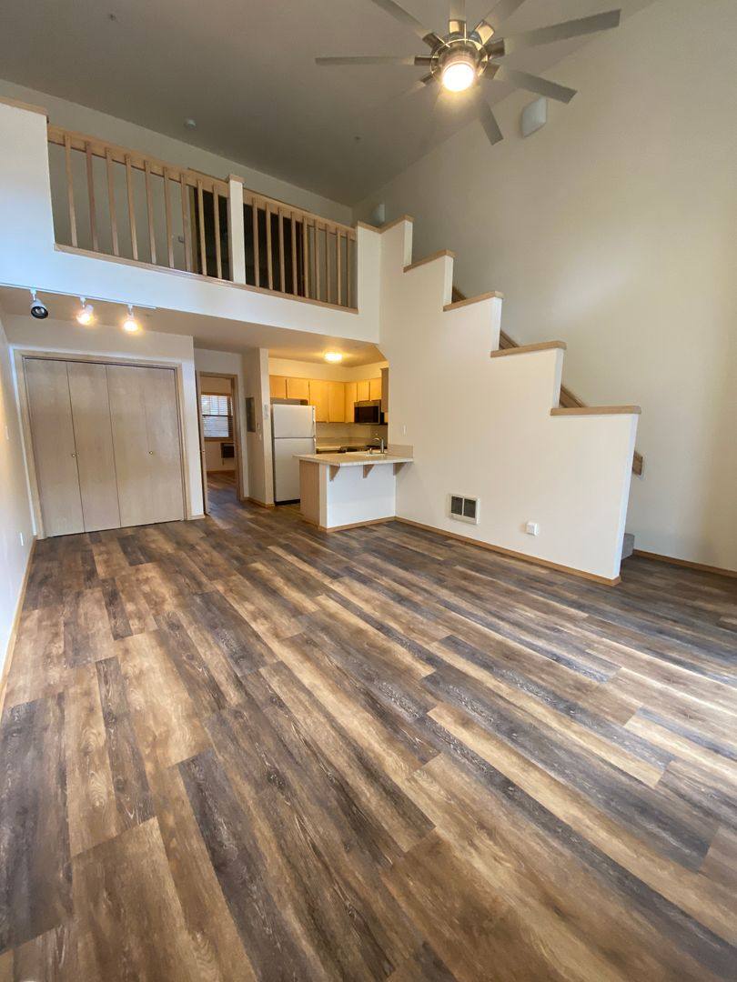 Condo for rent at 105 Country Club Rd, Hood River, OR 97031