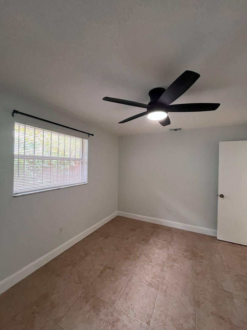 Apartment for rent at 520 46th St #522, West Palm Beach, FL 33407