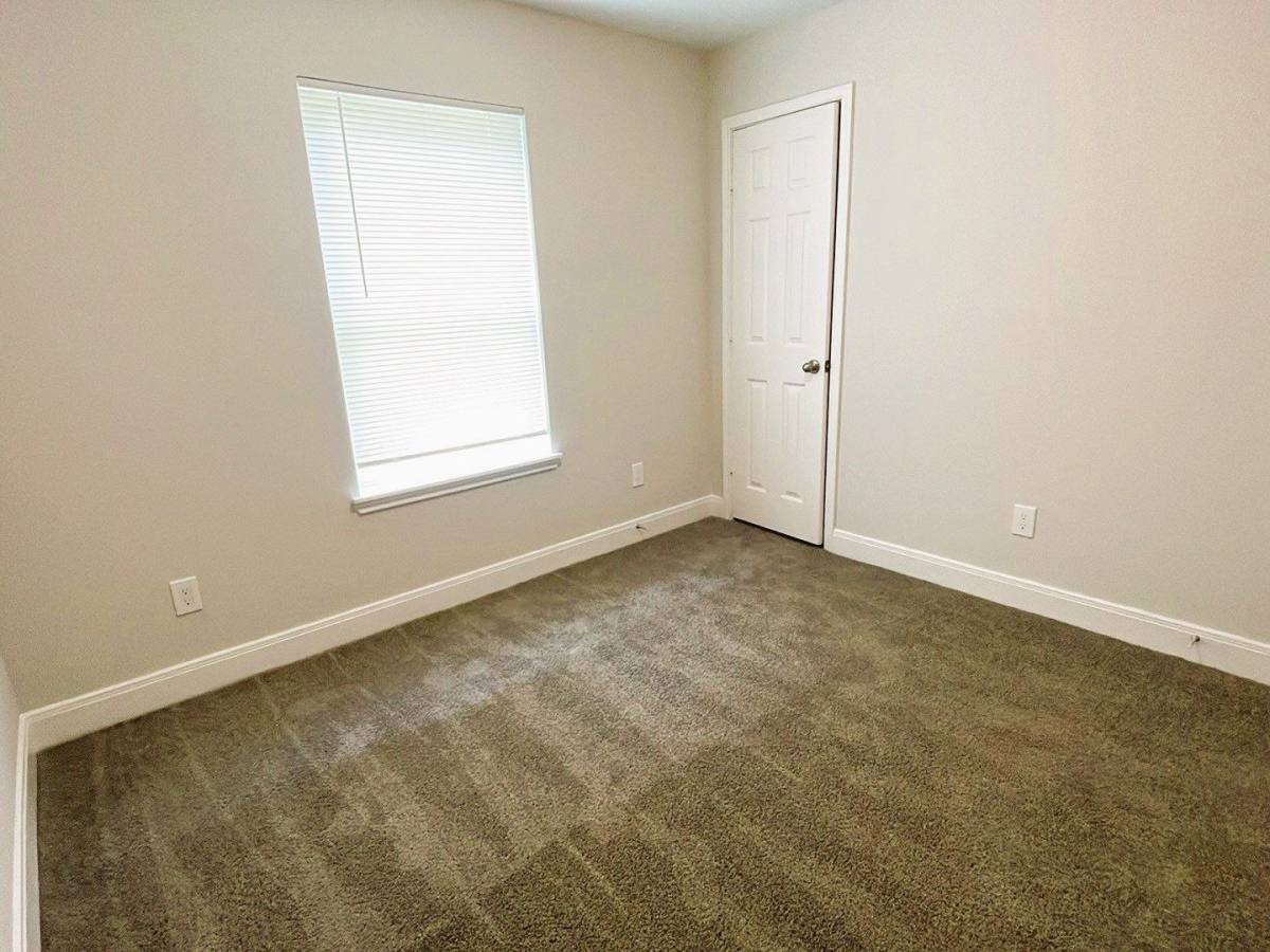 Apartment for rent at 711 S Houston Ave, Humble, TX 77338