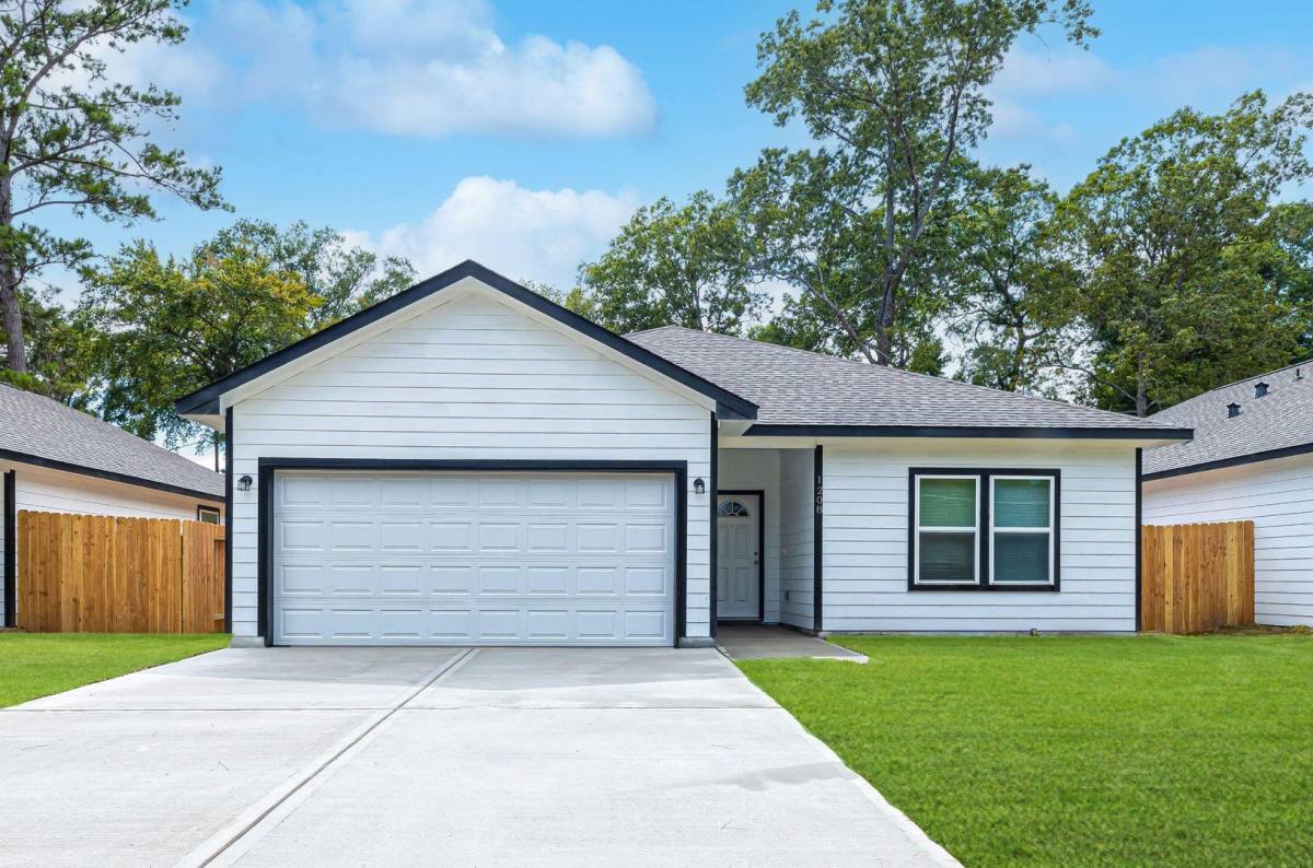 House for rent at 2029 County Rd, Cleveland, TX 77327