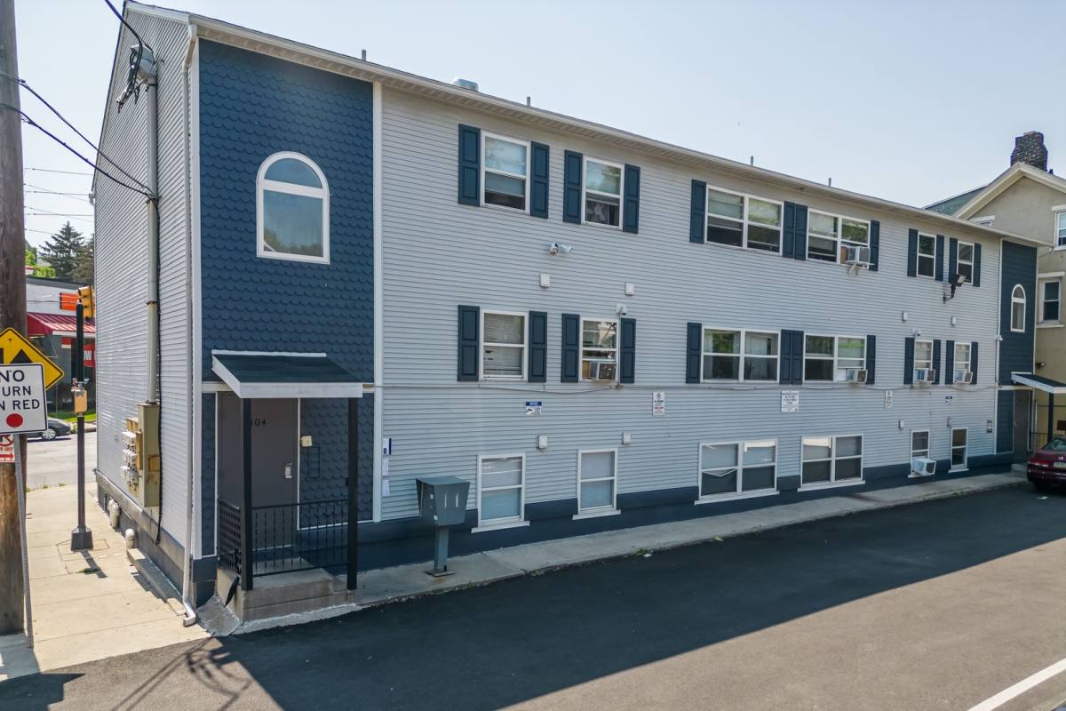 Apartment for rent at 504 Broadway, Bethlehem, PA 18015