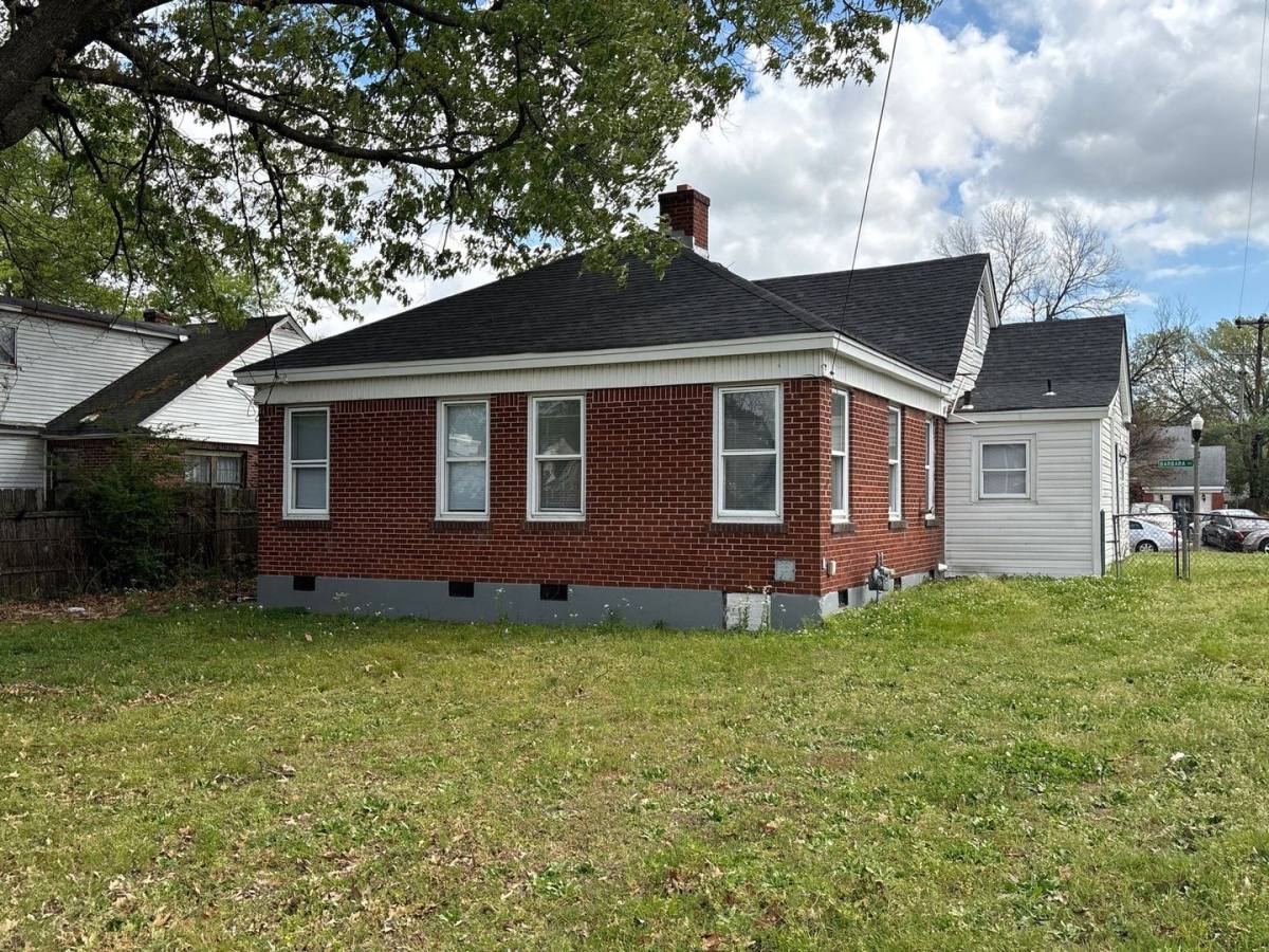 House for rent at 919 Barbara Dr, Memphis, TN 38108