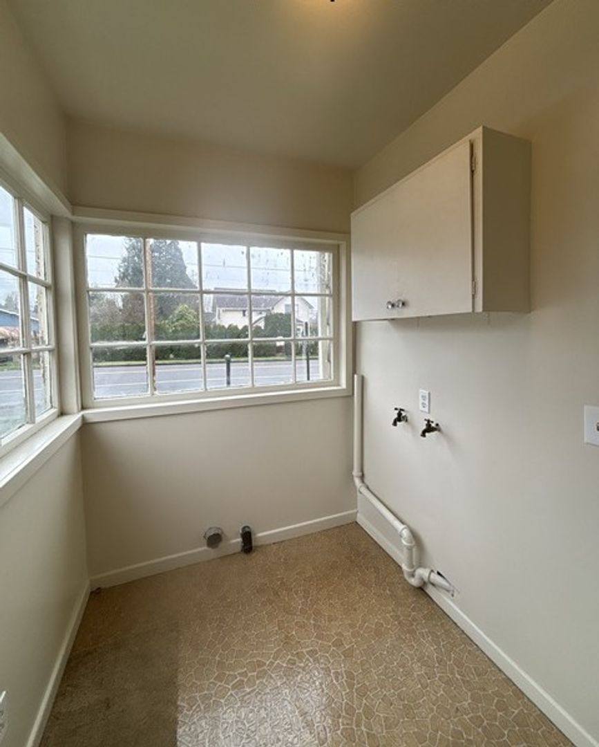 House for rent at 595 E Washington St, Stayton, OR 97383