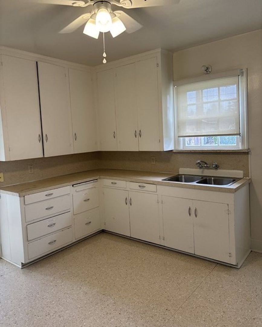 House for rent at 595 E Washington St, Stayton, OR 97383