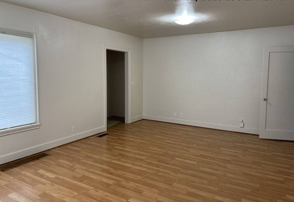 House for rent at 595 E Washington St, Stayton, OR 97383