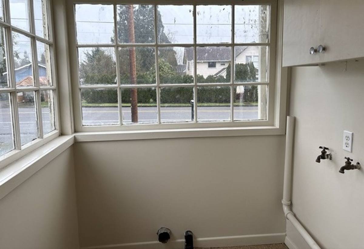 House for rent at 595 E Washington St, Stayton, OR 97383