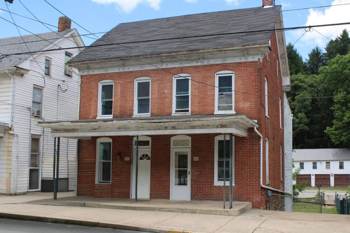 House for rent at 118 W Main St, Windsor, PA 17366