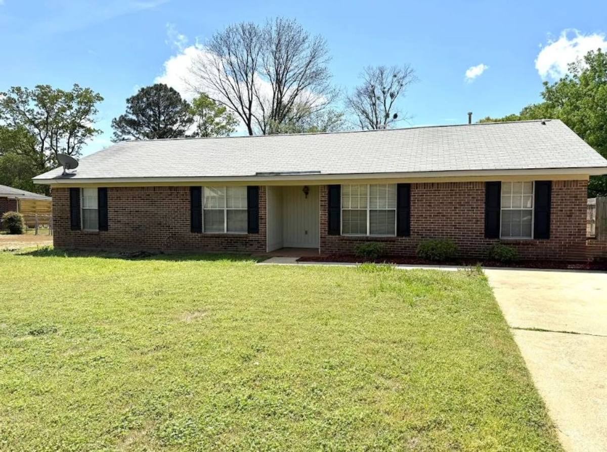 House for rent at 710 Summer Lane, Prattville, AL 36066