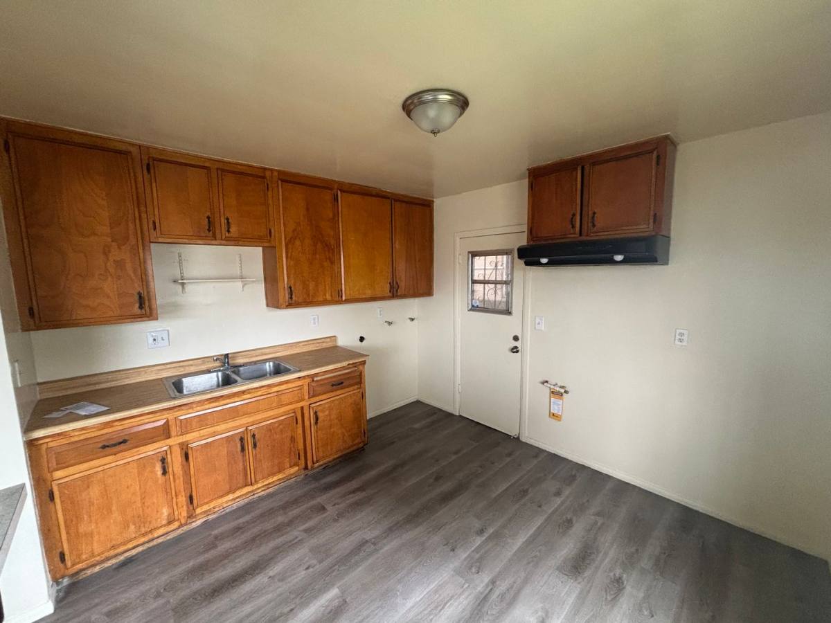 Apartment for rent at 8866 S Wall St, Los Angeles, CA 90003