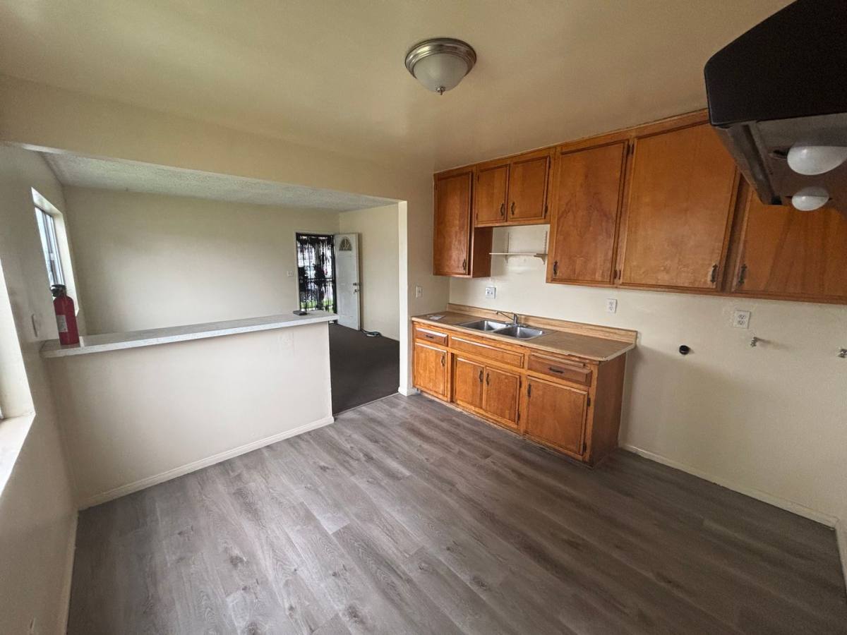 Apartment for rent at 8866 S Wall St, Los Angeles, CA 90003