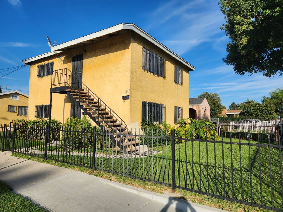 Apartment for rent at 8866 S Wall St, Los Angeles, CA 90003