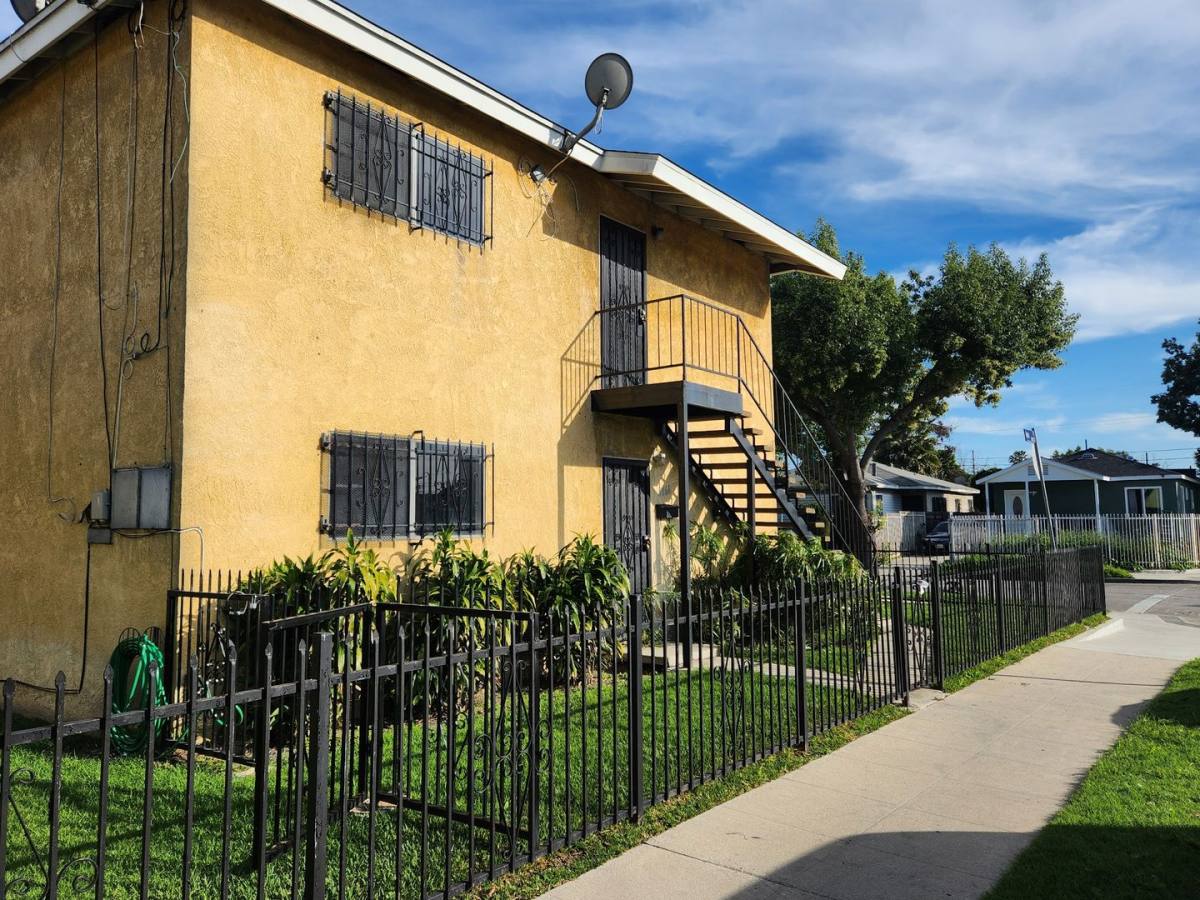 Apartment for rent at 8866 S Wall St, Los Angeles, CA 90003