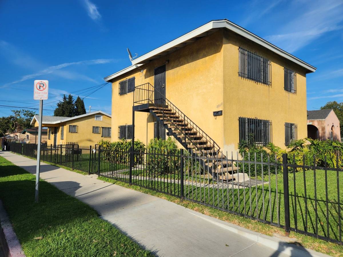 Apartment for rent at 8866 S Wall St, Los Angeles, CA 90003