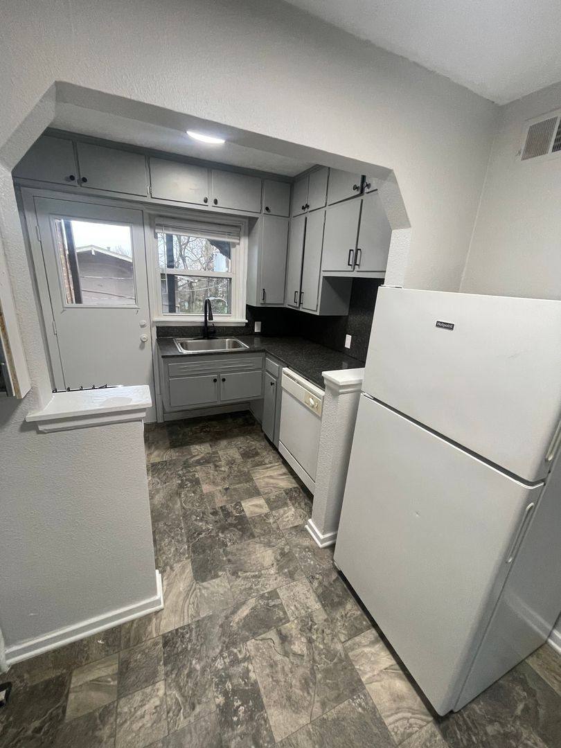 Apartment for rent at 119 N 38th St, Omaha, NE 68131