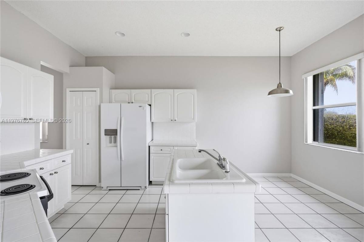 House for rent at 575 SE 29th Dr, Homestead, FL 33033