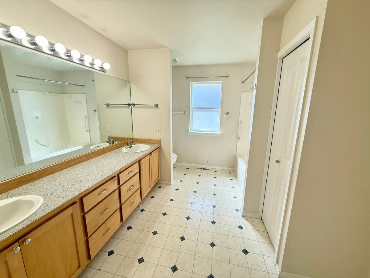 House for rent at 608 W 16th Ave, Ellensburg, WA 98926