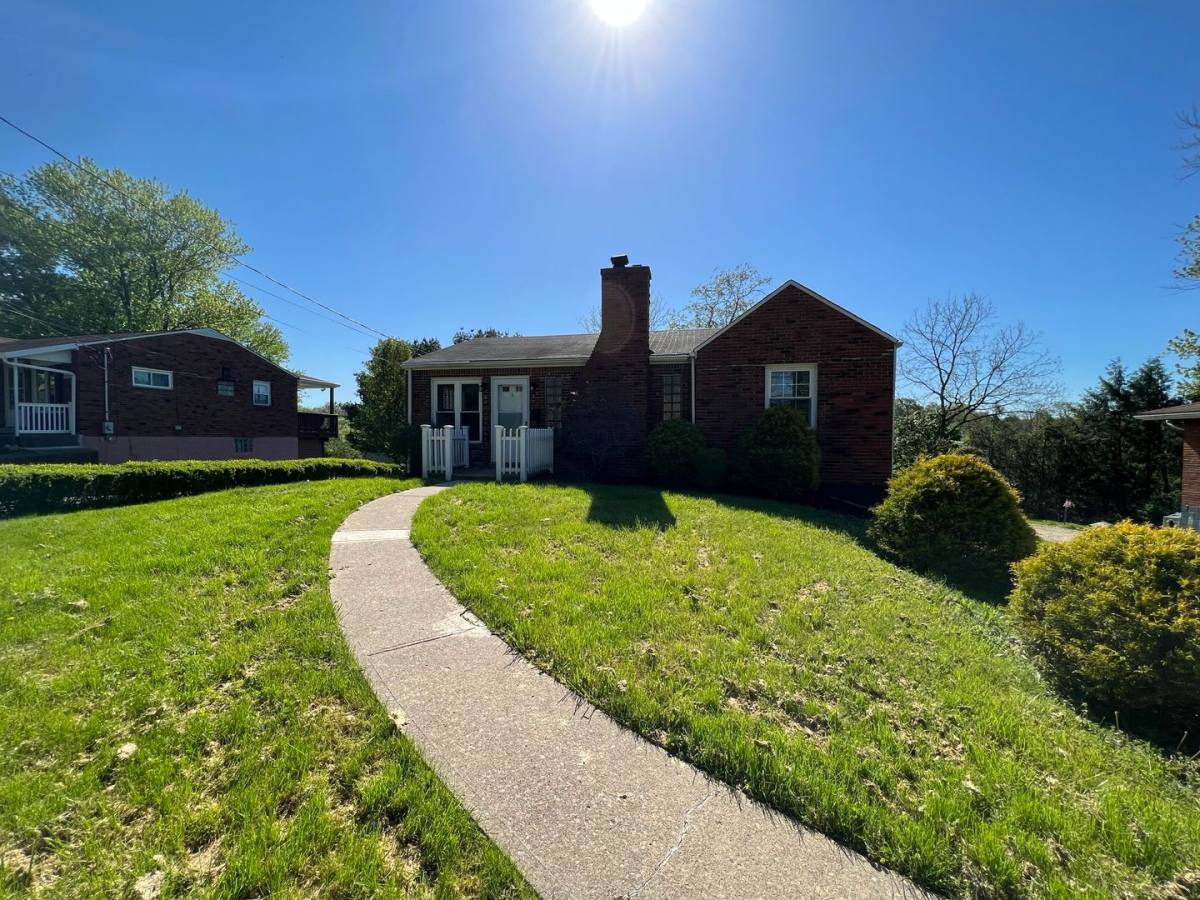 House for rent at 5961 Murdock Ave, Bethel Park, PA 15102