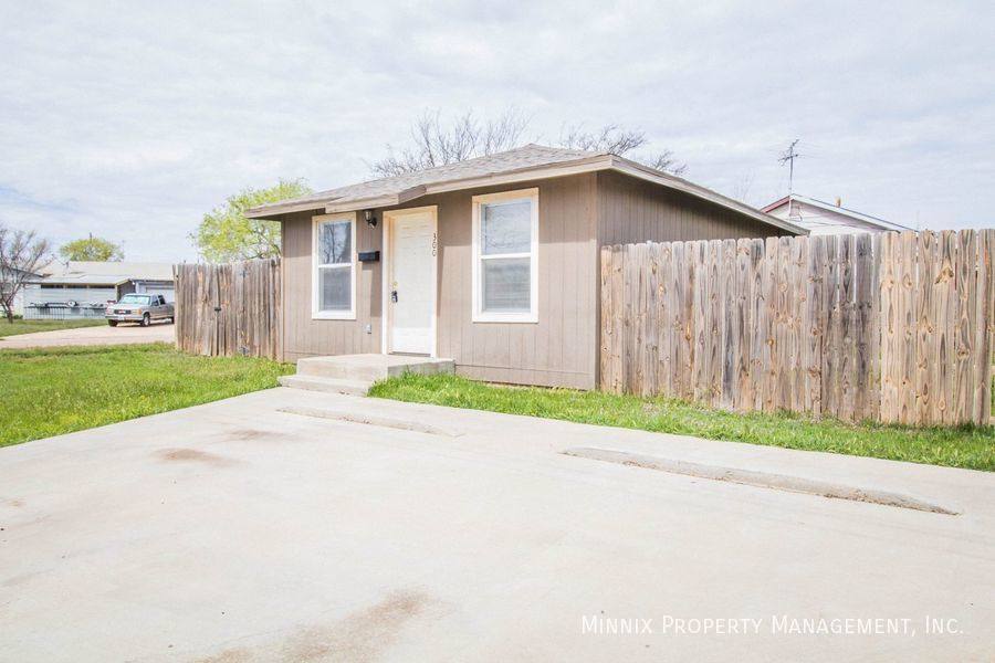 House for rent at 330 E Lynn St, Slaton, TX 79364