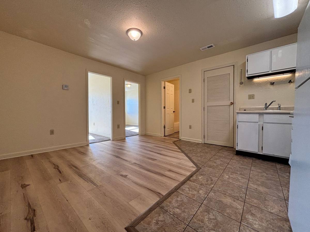 Apartment for rent at 112-116 E 3rd, Maryville, MO 64468