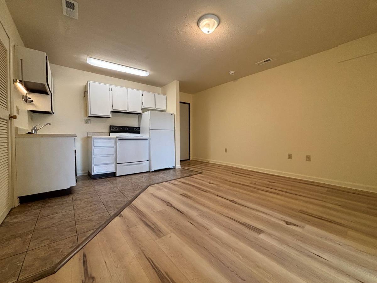 Apartment for rent at 112-116 E 3rd, Maryville, MO 64468